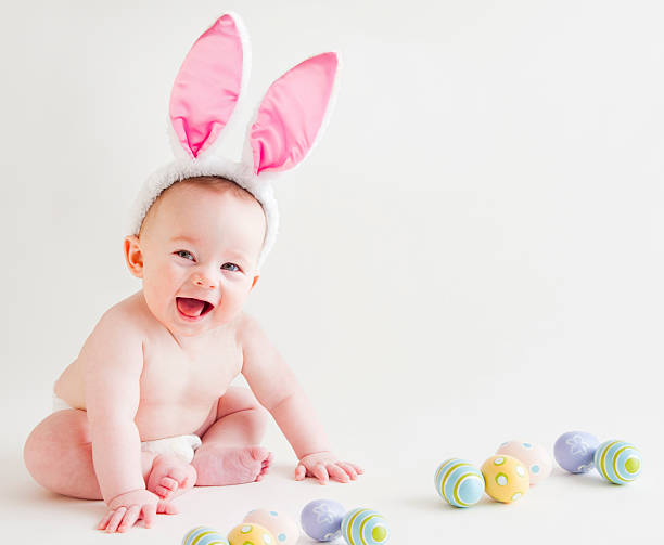 dziecko z bunny uszy - easter baby rabbit eggs zdjęcia i obrazy z banku zdjęć