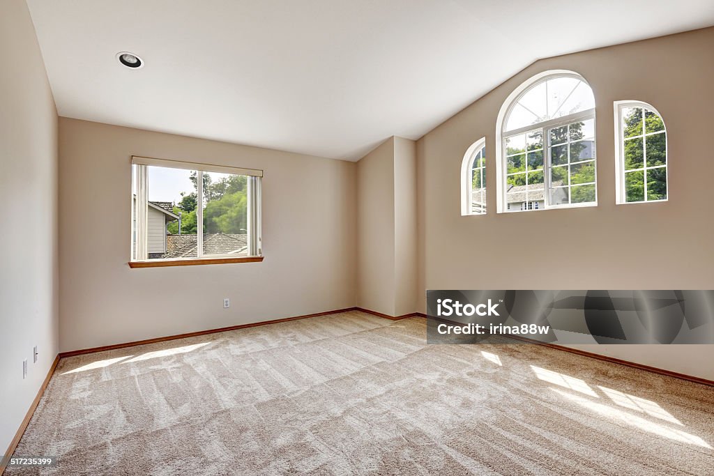 Empty master bedroom with window and high vaulted ceiling Empty master bedroom with arch window and high vaulted ceiling Apartment Stock Photo