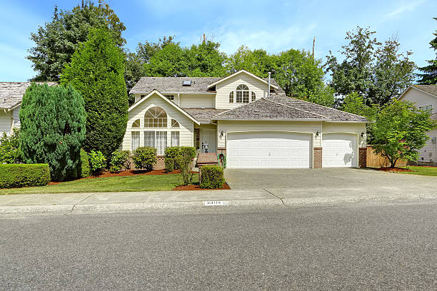 istock Modern house exterior with curb appeal 517235657