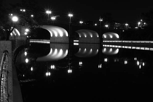 istock Parkway Traffic at Night 517238473