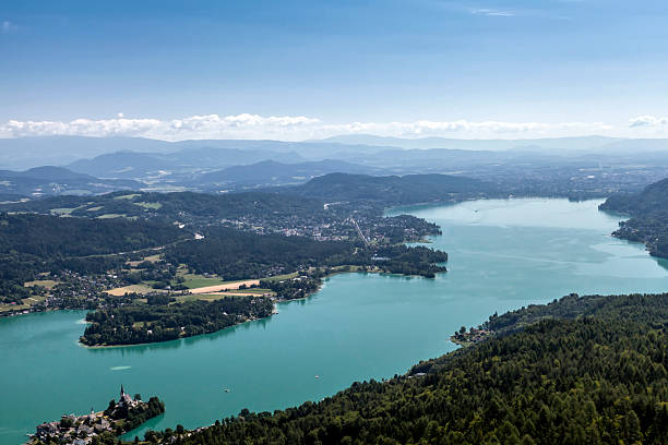 istock Lake in the Alps 517262701