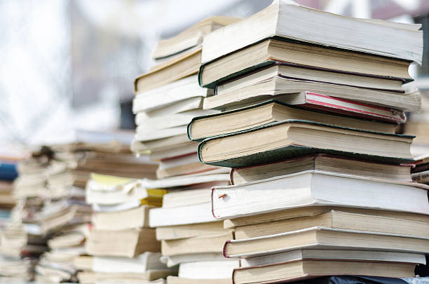 istock Old used books on a large mound 517271826