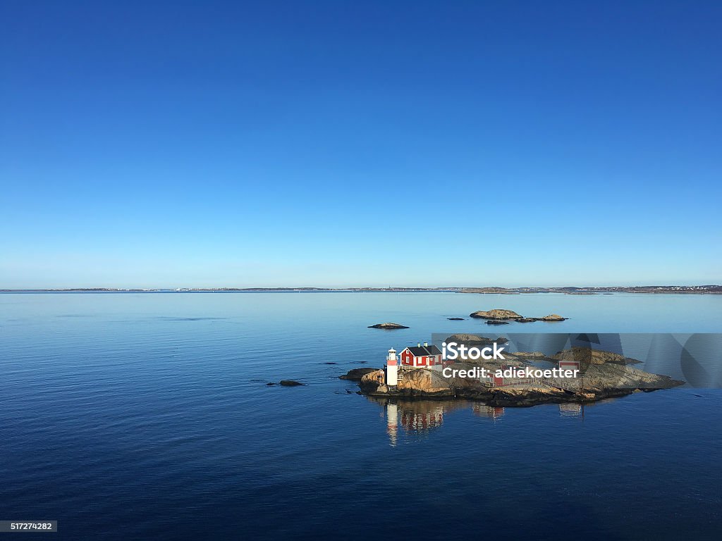 Rocky Isla en un fiordo de Suecia - Foto de stock de Suecia libre de derechos