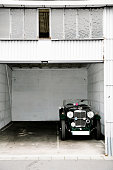 oldtimer-steht-im-parkhaus.jpg?b=1&s=170x170&k=20&c=rHxTmji4rES2yFVBnR2gankinlGvQgXajrW0UjluaPA=