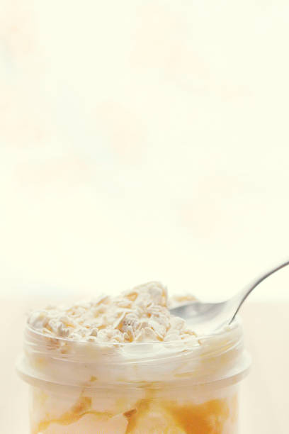 istock Peach Greek Yogurt & Oatmeal 517307374