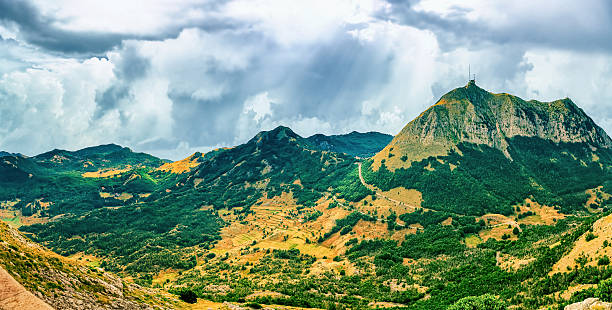 berg höchsten gipfel - lovcen stock-fotos und bilder