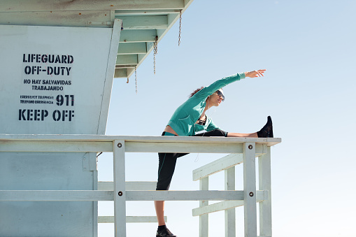 istock Woman exercising in LA, Venice Beach, California 517311728