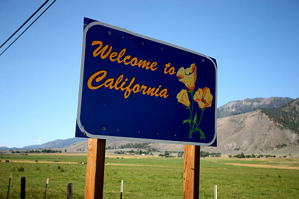 istock Welcome to California Sign 517312462