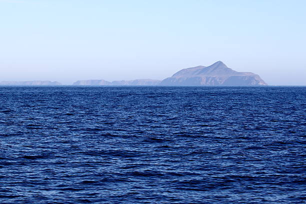 Anacapa Island Anacapa Island at Channel Islands California with the ocean in the foreground anacapa island stock pictures, royalty-free photos & images