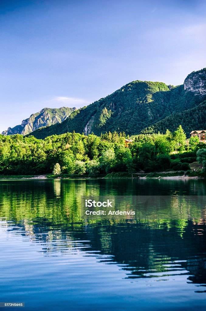 Lago di tenno in Trentino Alto Adige, Italia - Foto stock royalty-free di Acqua