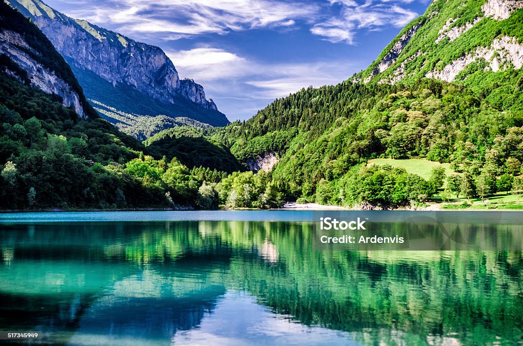 Lago di tenno in Trentino Alto Adige, Italia - Foto stock royalty-free di Acqua