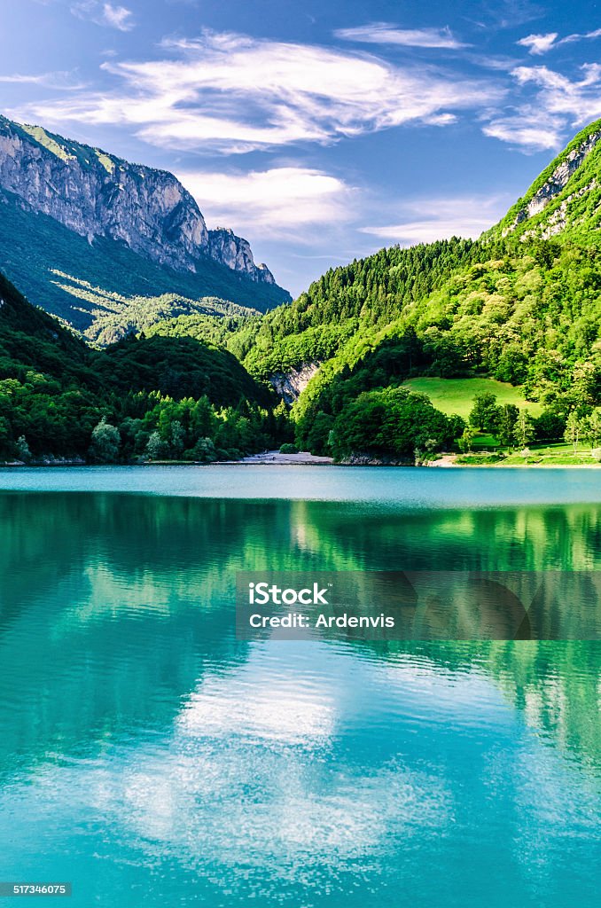 Lago di tenno in Trentino Alto Adige, Italia - Foto stock royalty-free di Acqua