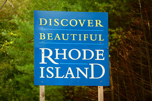 panneau de bienvenue à rhode île - rhode island photos et images de collection