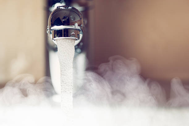 grifo de agua con agua caliente, vapor - bathroom contemporary sink faucet fotografías e imágenes de stock