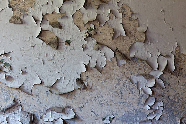 stary pęknięty i rozklekotane ściany budynku - peeling paint abandoned old zdjęcia i obrazy z banku zdjęć