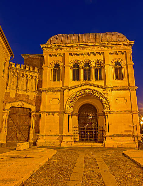 istock Padua - The Library building in evening dusk. 517366185