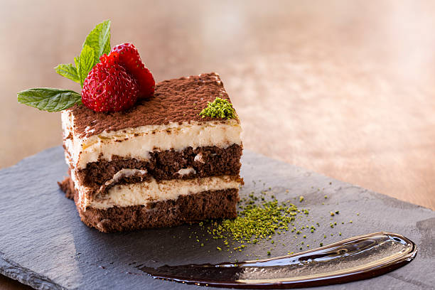 plasterek deser - tiramisu dessert cake gourmet zdjęcia i obrazy z banku zdjęć