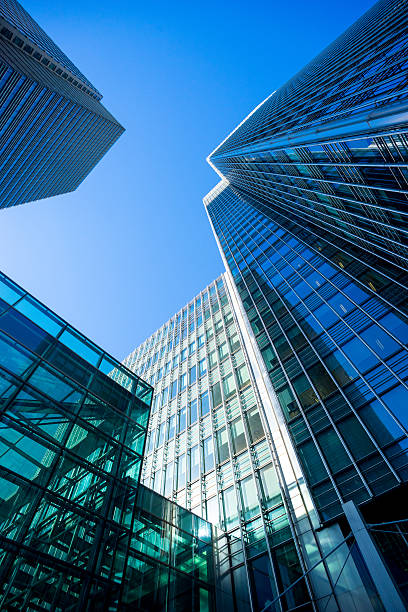istock Business office building in London, England 517373970