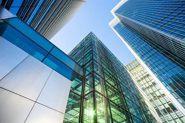istock Business office building in London, England 517374048
