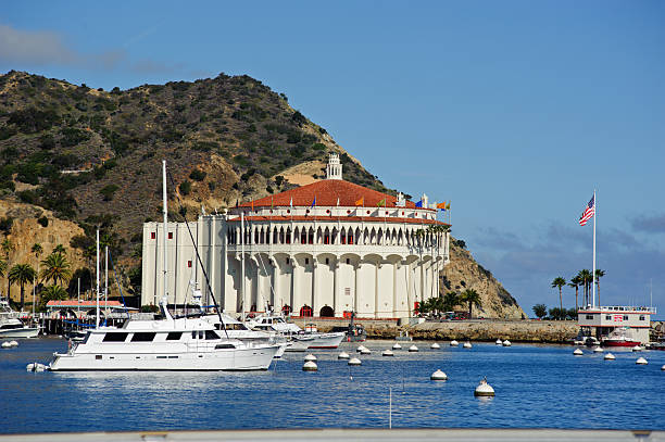 казино в авалон гавань - catalina island стоковые фото и изображения