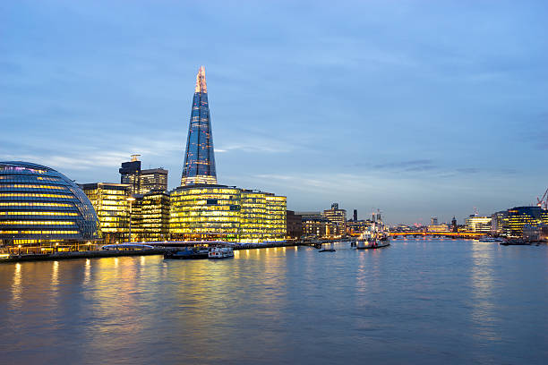 istock Business office building in London, England 517376138