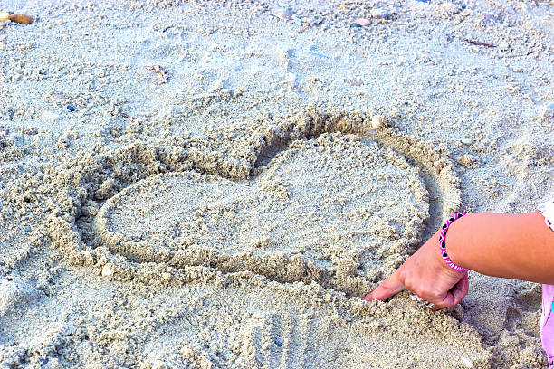 istock Romantic love on the sea 517376611