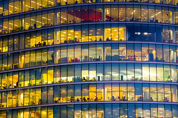 istock Business office building in London, England 517379082