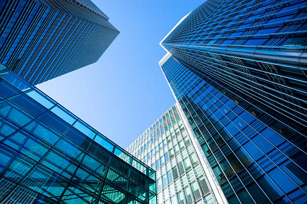 istock Business office building in London, England 517380850