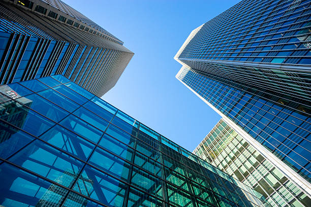 istock Business office building in London, England 517381012