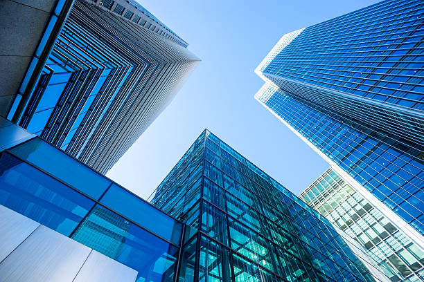 istock Business office building in London, England 517381056