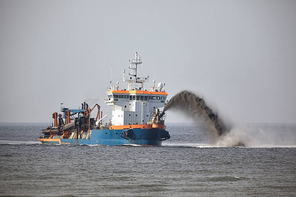 新しい土地を - 浚渫 ストックフォトと画像