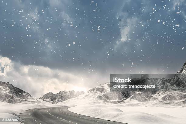 Winter Road Stockfoto und mehr Bilder von Straßenverkehr - Straßenverkehr, Schnee, Winter