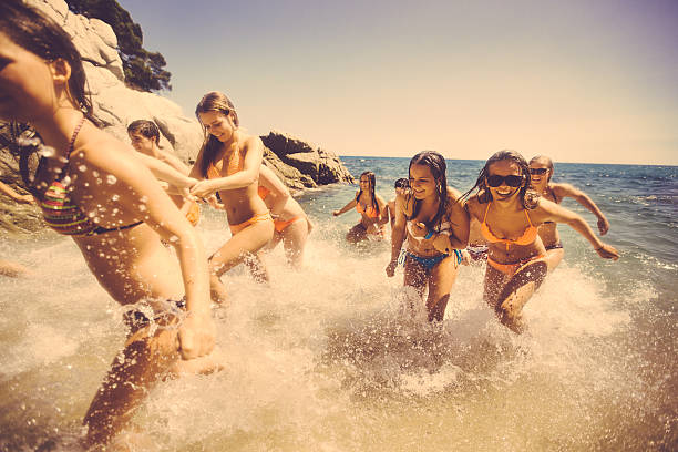 istock Friends At The Beach 517401727