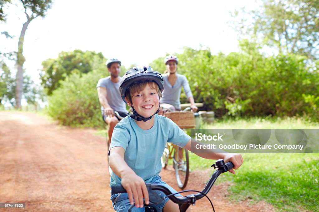 Machen Sie eine Fahrradtour auf einem sonnigen Tag - Lizenzfrei Europäischer Abstammung Stock-Foto