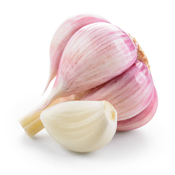 마늘 클로즈업 고립 흰색 배경. 클리핑 경로. - garlic clove isolated white 뉴스 사진 이미지