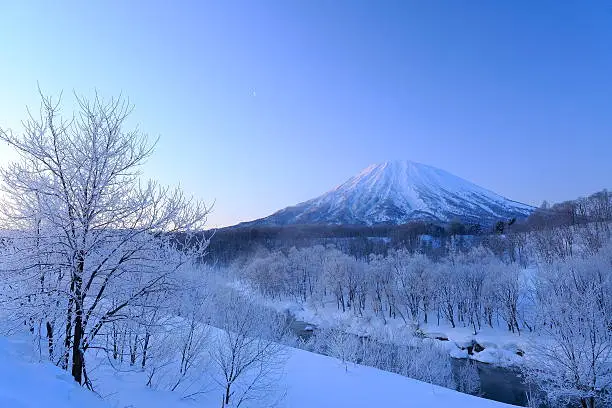 I saw trees painted silver with frost,the moon and Mt.Yotei at Niseko in Japan.