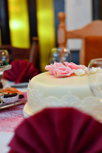istock white wedding cake with pink  roses 517467982
