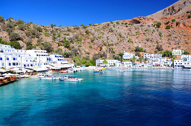 ギリシャの村 loutro 、クレタ島 - ハニア ストックフォトと画像