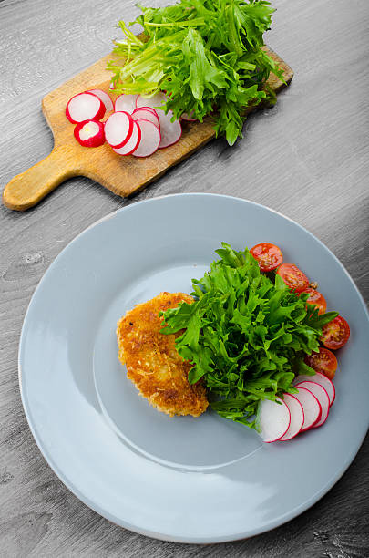 kotlet wieprzowiny kotletami w parmezan - weiner schnitzel zdjęcia i obrazy z banku zdjęć