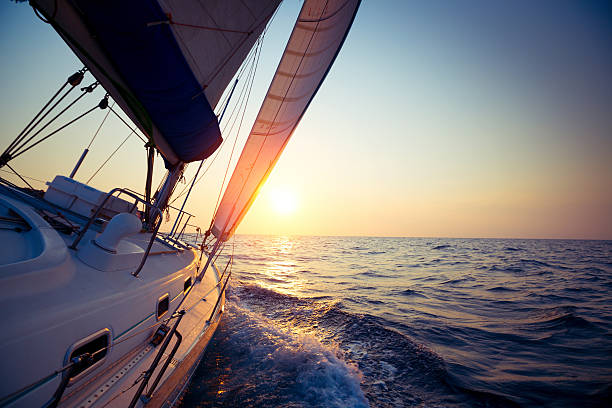 voile bateau - sailboat sunset sailing nautical vessel photos et images de collection