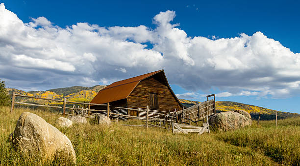 가을맞이 있는 스팀보트 스프링스-콜로라도 - rocky mountains colorado autumn rural scene 뉴스 사진 이미지