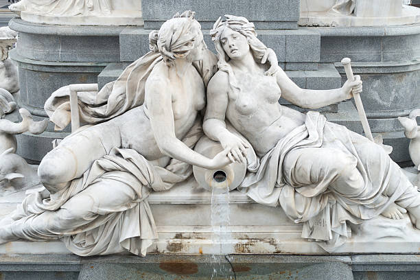 istock Statues of love, Vienna, Austria 517489115