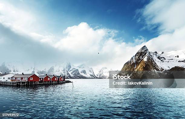 Foto de Pôr Do Sol De Primaverareine Ilhas Lofoten Noruega e mais fotos de stock de Noruega