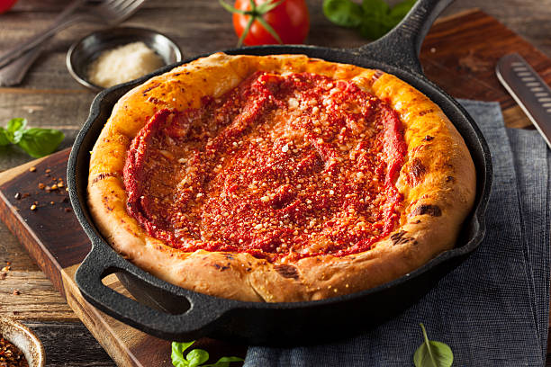 istock Homemade Skillet Deep Dish Chicago Pizza 517499166