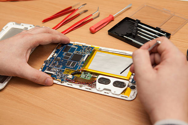 istock Master repairs the tablet computer. Top view of hands working. 517499408