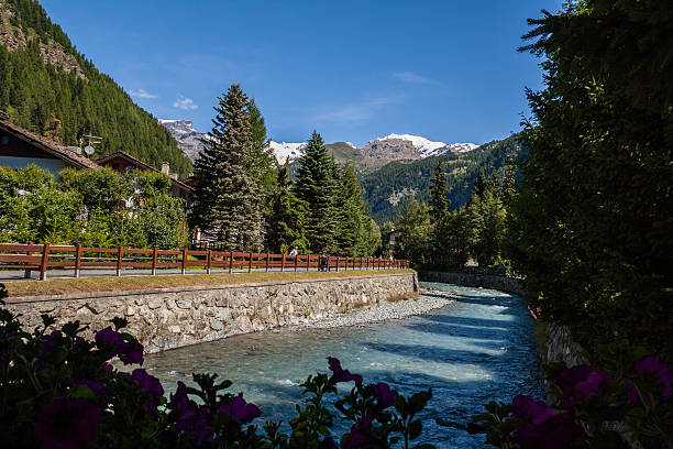 champoluc, valle d'aosta, włochy, - parapetto zdjęcia i obrazy z banku zdjęć