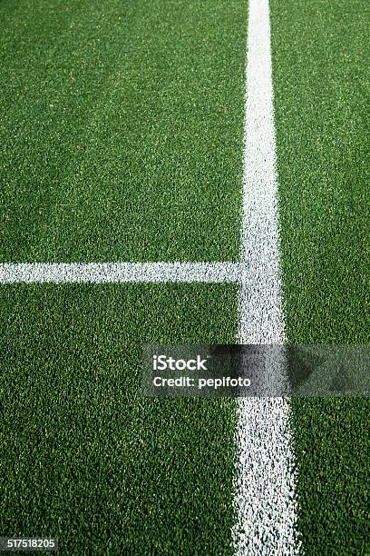 White Line Auf Sports Field Stockfoto und mehr Bilder von Am Rand - Am Rand, Begrenzung, Bildhintergrund