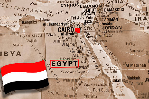 mapa dos países do oriente médio. concentre-se no cairo, egito. bandeira. - egyptian flag flag africa middle east - fotografias e filmes do acervo