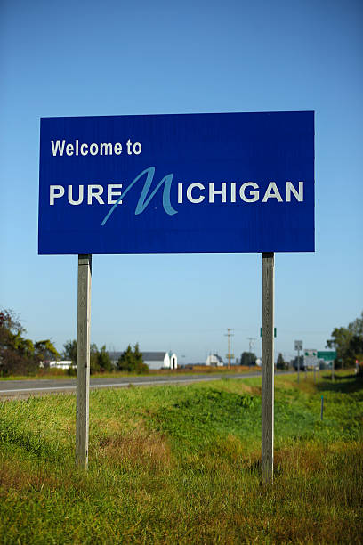 istock Welcome to Michigan sign 517524794
