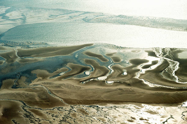 vista aérea de schleswig-holstein mar de wadden national park - wadden wadden sea unesco world heritage site sea - fotografias e filmes do acervo